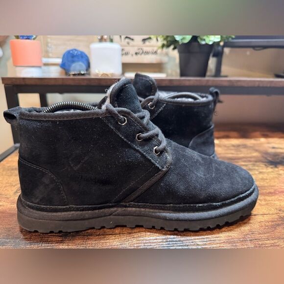 Ugg Neumel Black Shearling‎ Boots Size 9 main image 4